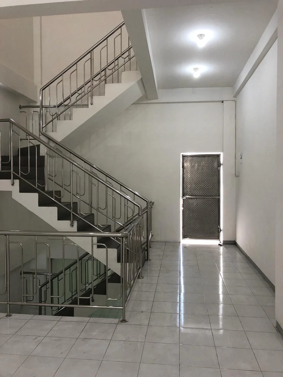 Dijual/Disewakan Ruko Komersil 4 Lantai Lokasi Strategis di Jalan Bongkaran Surabaya Utara - Thumbnail 7