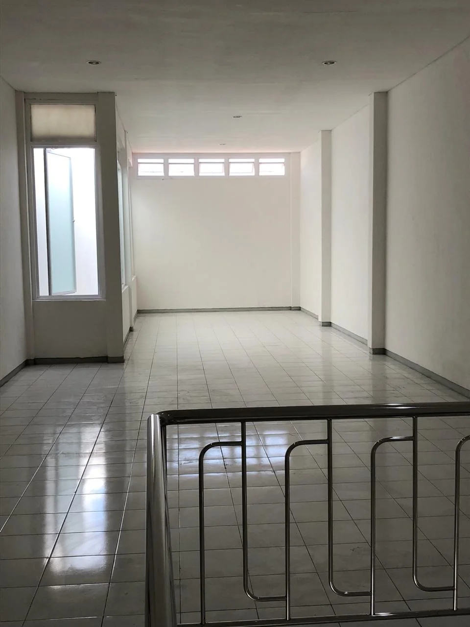 Dijual/Disewakan Ruko Komersil 4 Lantai Lokasi Strategis di Jalan Bongkaran Surabaya Utara - Thumbnail 8