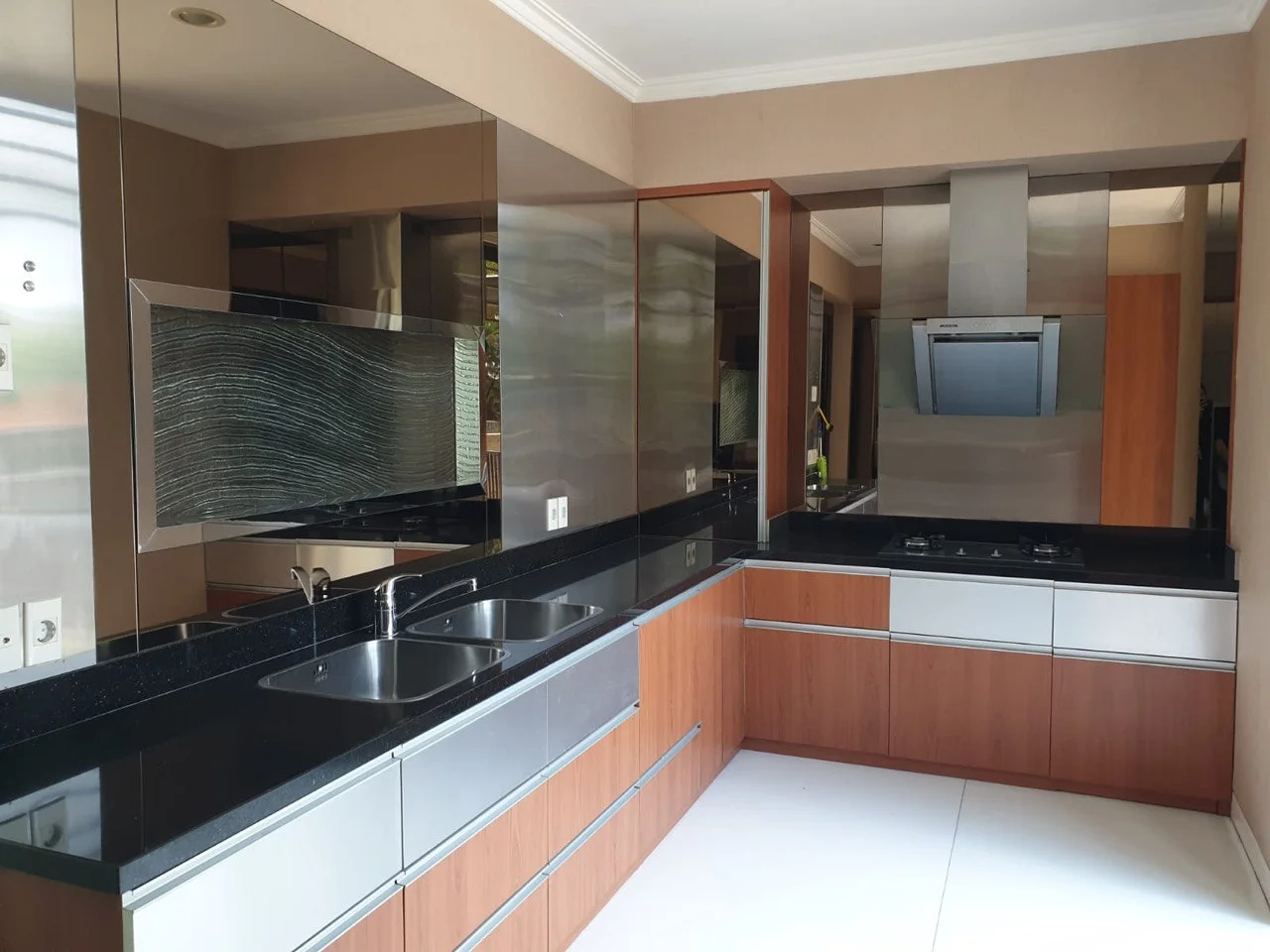 Dijual Rumah Mewah Strategis Siap Huni di Platinum Graha Family Surabaya Barat - Thumbnail 6