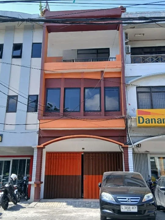 Disewakan Ruko Komersial 3 Lantai Lokasi Strategis di Raya Margorejo Surabaya Selatan - Image 1
