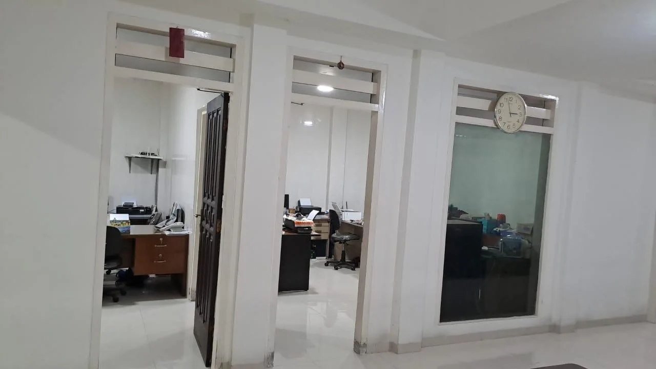 Dijual Rumah Kantor Siap Huni Luas di Jalan Tulungagung Surabaya Utara - Thumbnail 5