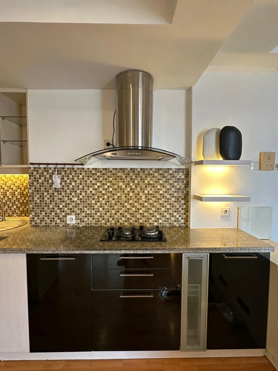 Disewakan Unit Apartemen Waterplace 3 BR Full Furnished Mewah di Pakuwon Indah Surabaya Barat - Thumbnail 6