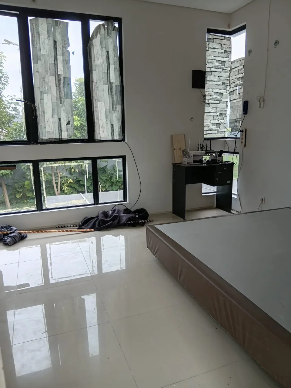 Disewakan Rumah Nyaman di Northwest Hill Citraland Surabaya Barat - Thumbnail 2