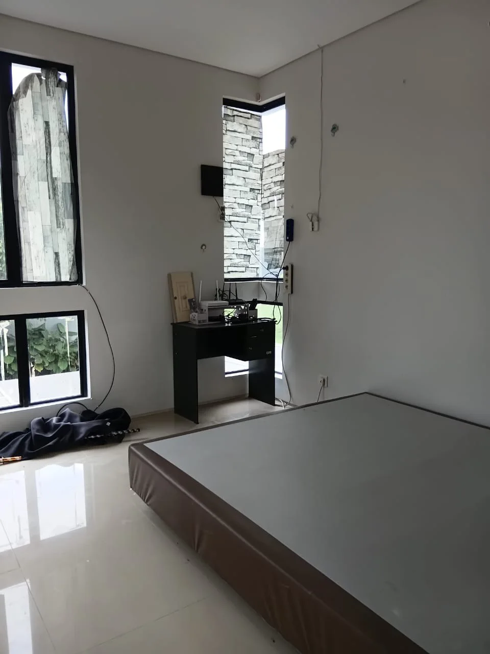 Disewakan Rumah Nyaman di Northwest Hill Citraland Surabaya Barat - Thumbnail 3