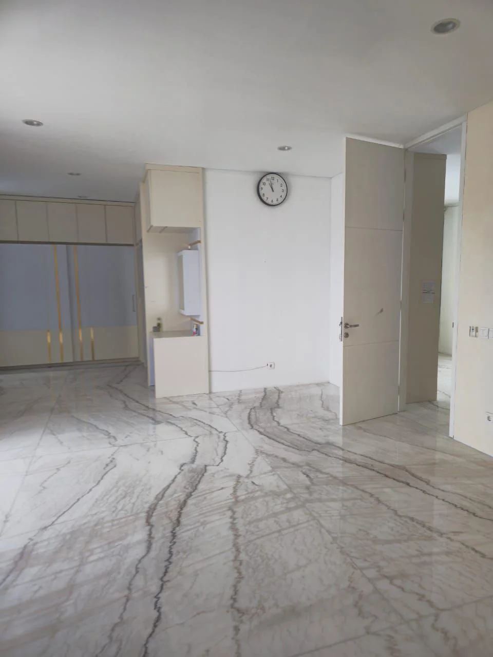 Dijual Rumah Siap Huni Strategis di Green Lake Citraland Surabaya Barat - Thumbnail 2