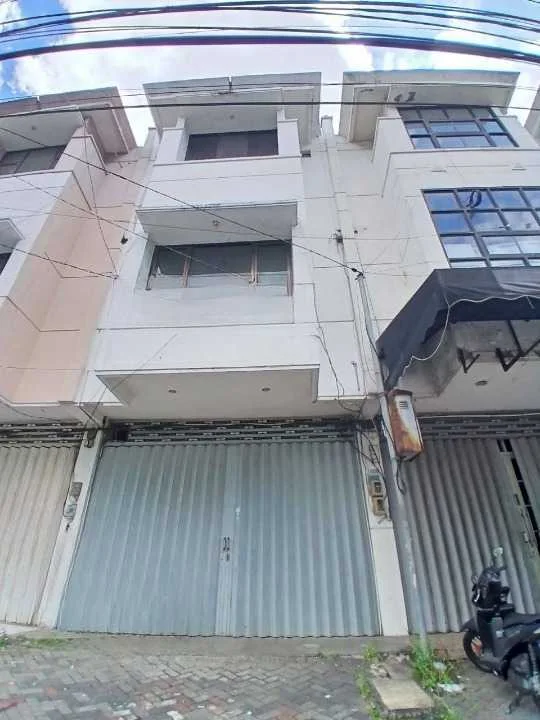 Dijual ruko komersial 4 lantai yang berlokasi di kawasan Klampis Jaya, Surabaya Timur