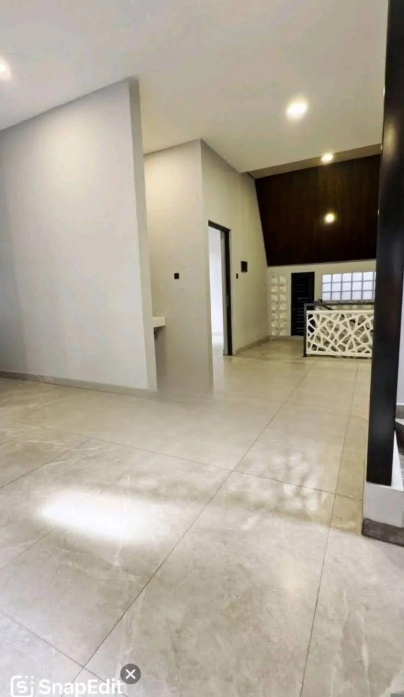 Dijual / Disewakan Rumah Mewah Minimalis dengan Kolam Renang di San Antonio Surabaya Timur - Image 1