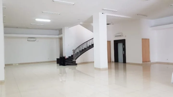 Dijual Gedung 3 Lantai  Lokasi Strategis di Raya Jemursari Surabaya Selatan - Thumbnail 2