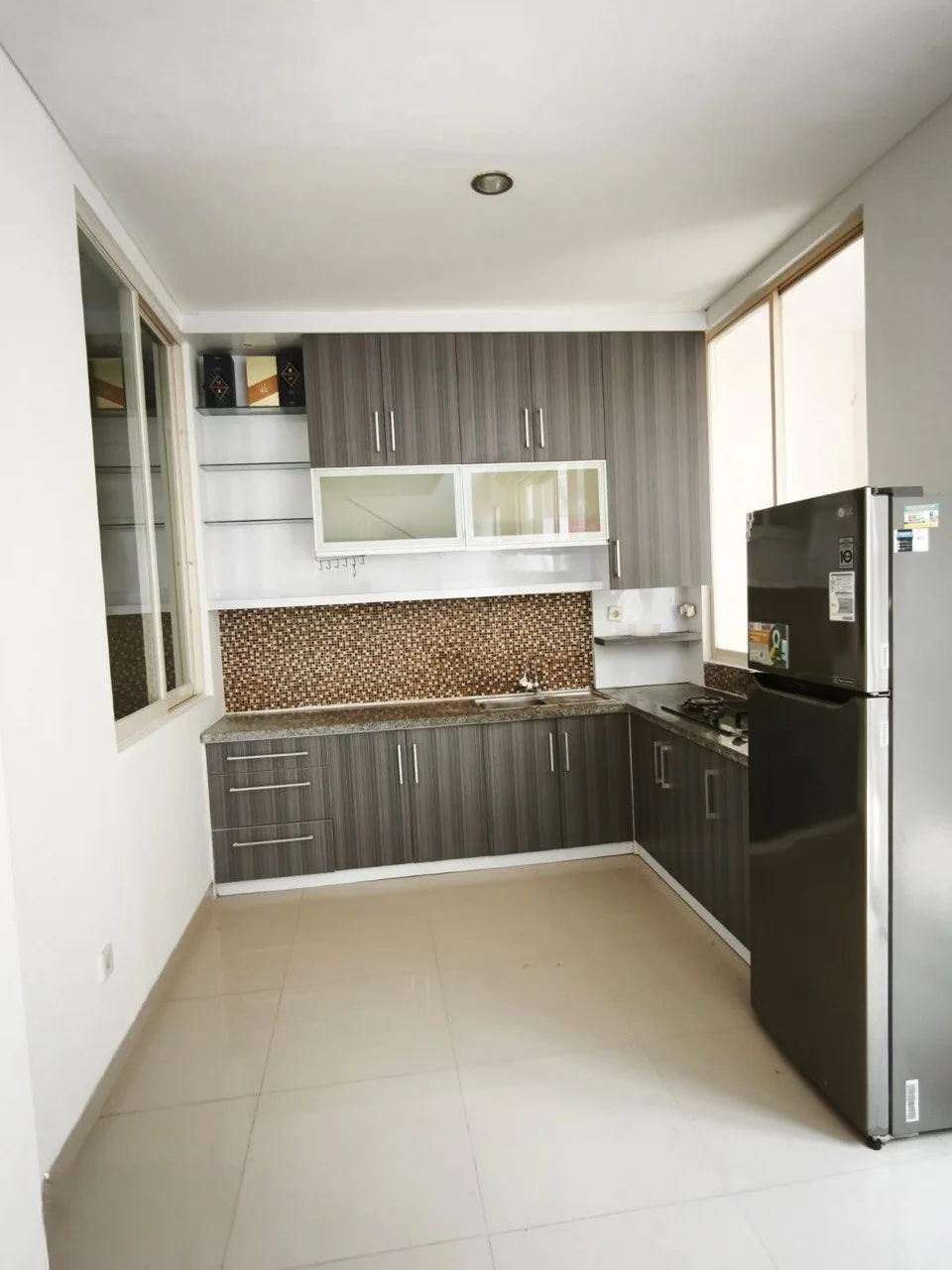 Dijual/disewakan Rumah Bagus Furnished di Long Beach Pakuwon City Surabaya Timur - Thumbnail 3
