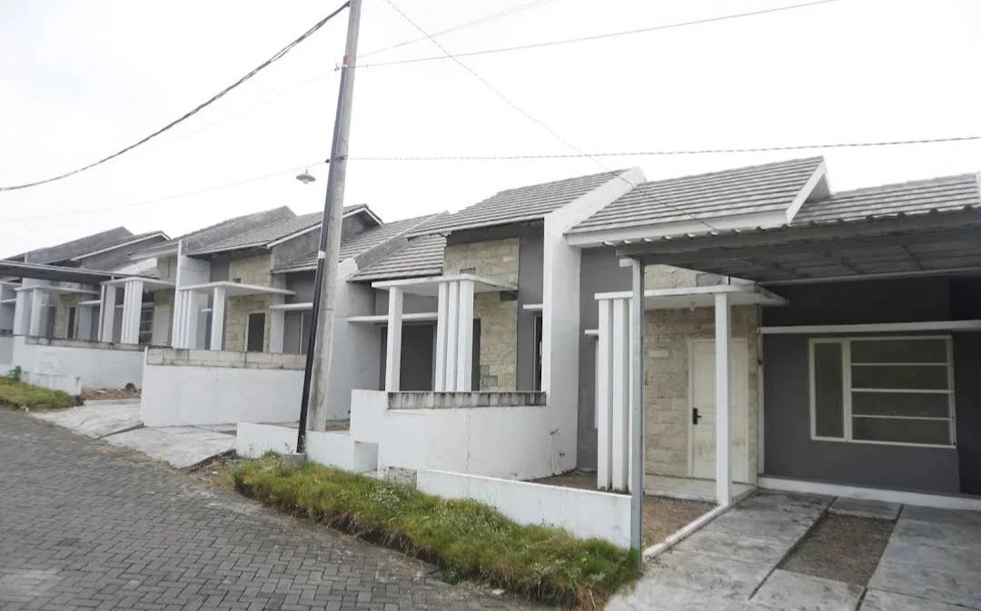 Dijual Rumah Baru Dekat Dengan Pusat Pendidikan di Dewe Residence Gresik - Thumbnail 3