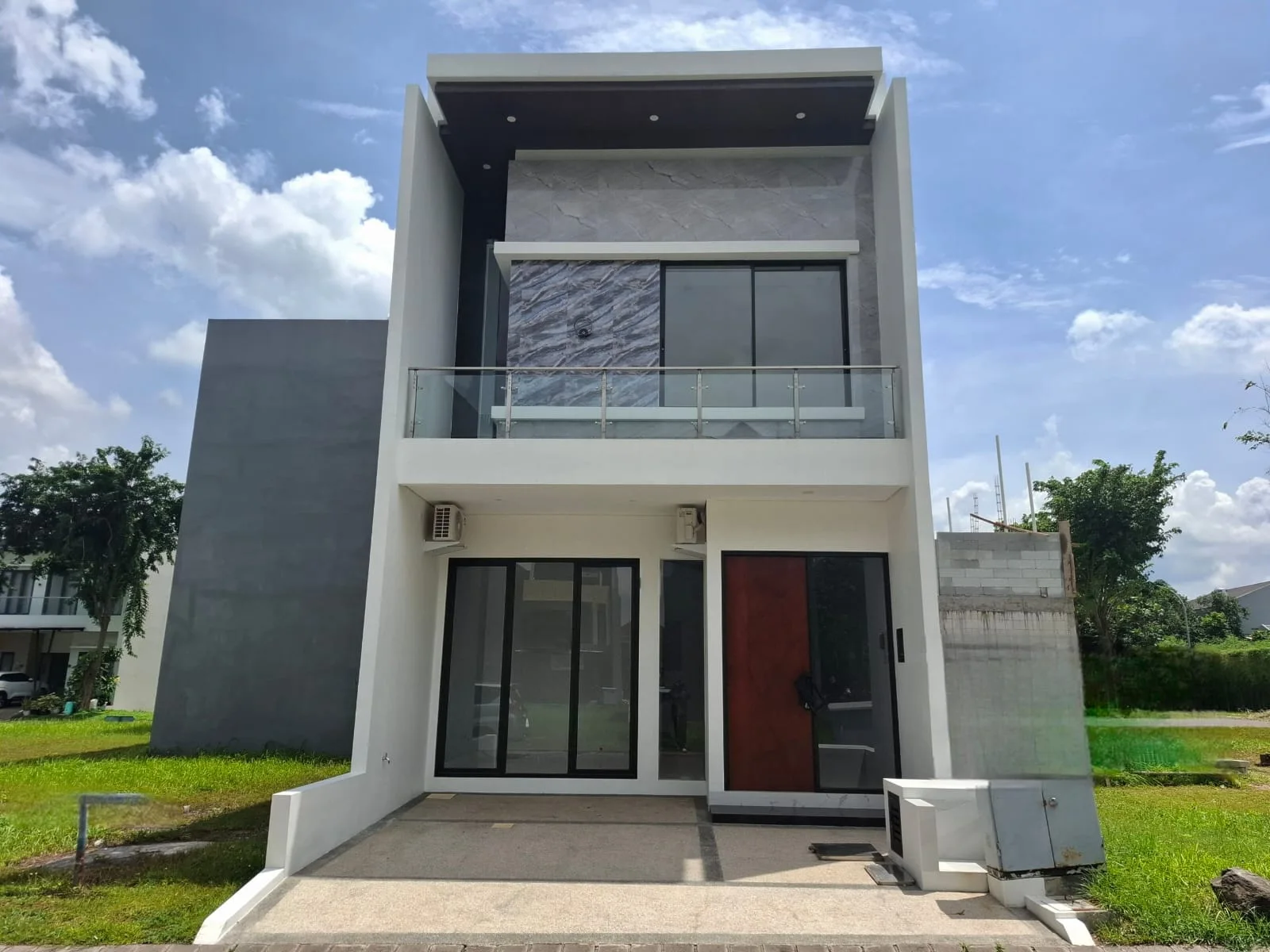 Dijual Rumah Baru Nyaman Strategis di Pakuwon City Surabaya Timur - Image 1
