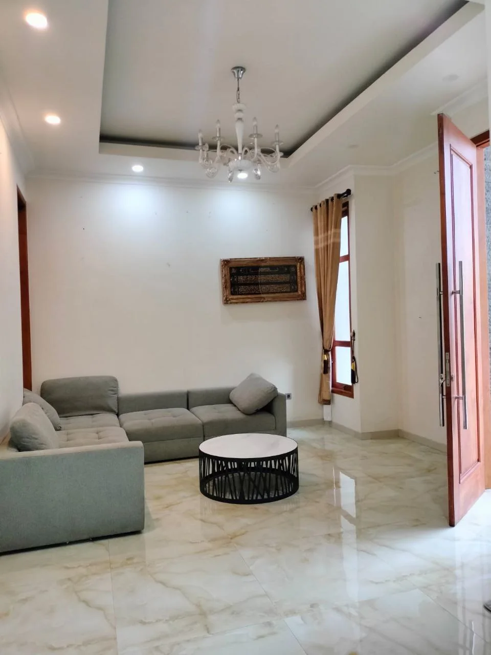 Dijual Rumah Mewah Strategis di Jalan Cempaka Jogotrunan Lumajang - Thumbnail 2