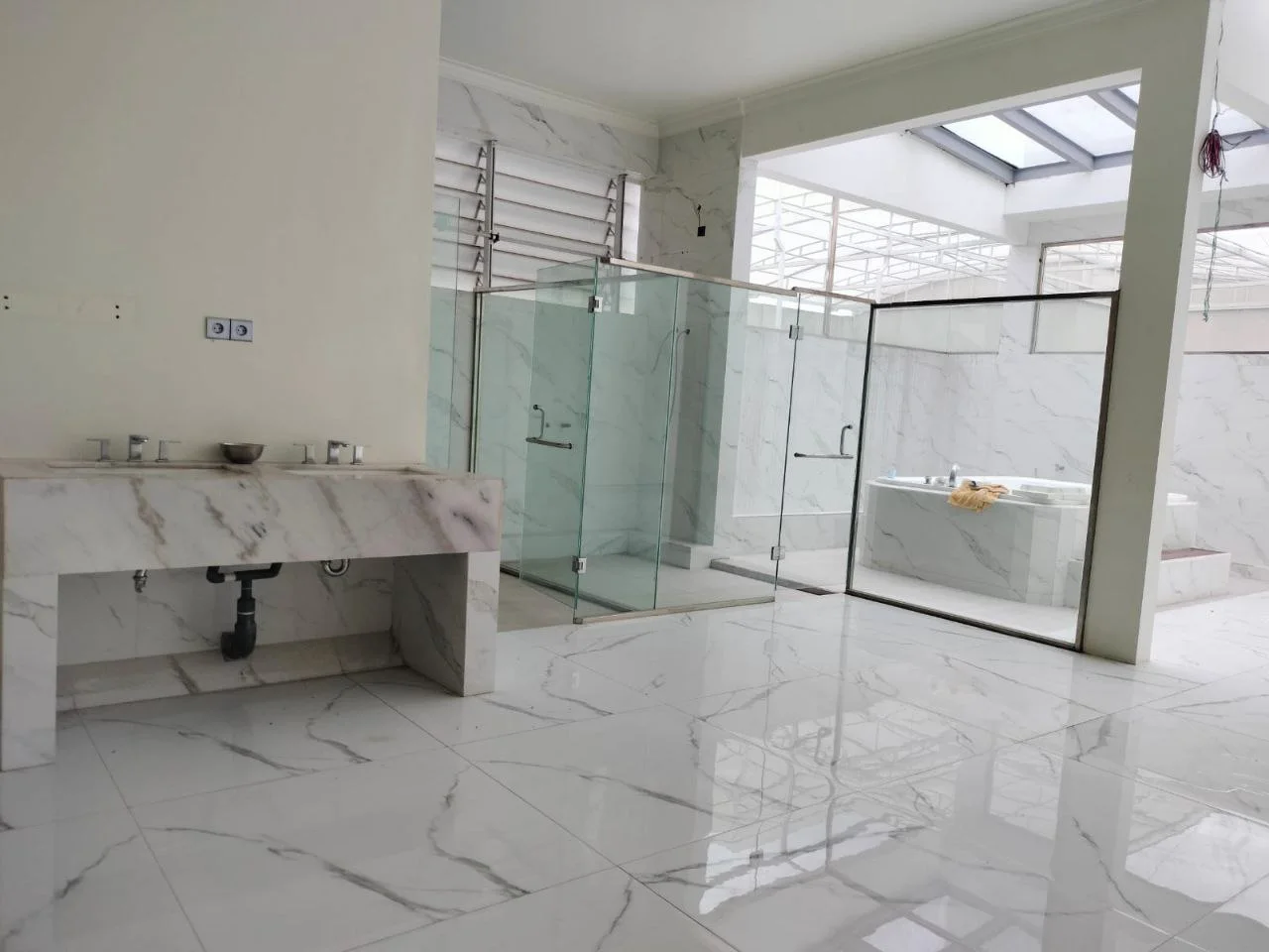 Dijual Rumah Mewah Strategis di Jalan Cempaka Jogotrunan Lumajang - Thumbnail 6