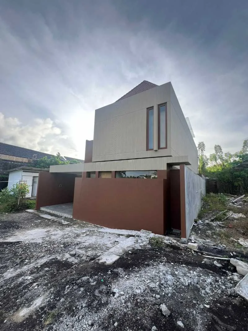 Jual Tanah Bonus Villa 2 Lantai Jalan Dalem Lingsir Dekat Pantai Canggu Badung Bali