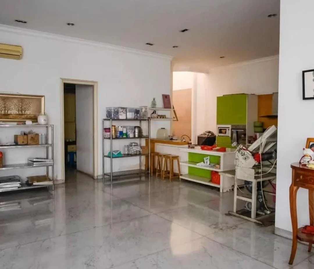 Dijual Rumah Mewah 2 Lantai Lokasi di Taman Kebon Jeruk Jakarta Barat - Thumbnail 3