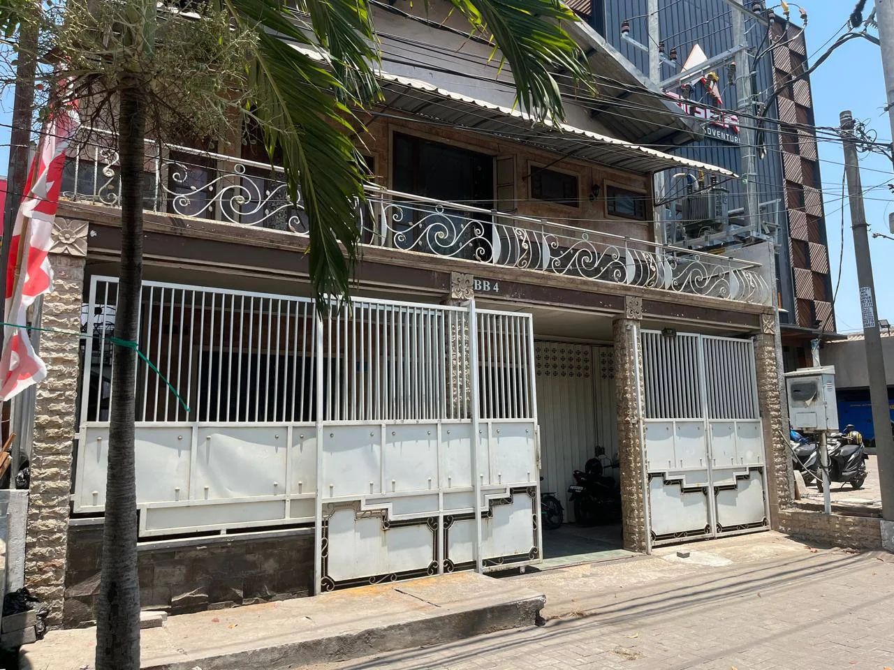 Disewakan Rumah Usaha Strategis di Jalan Ir. Soekarno Surabaya Timur - Image 1