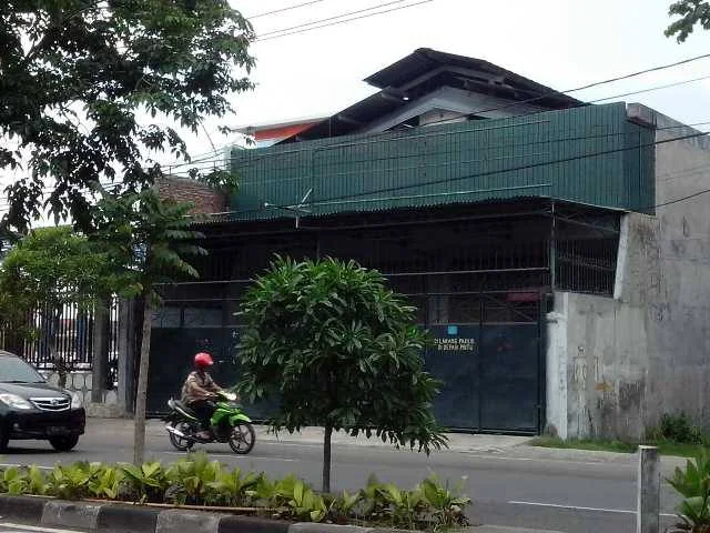Dijual/disewakan Rumah Usaha Strategis di Jalan Kenjeran Surabaya Utara - Image 1