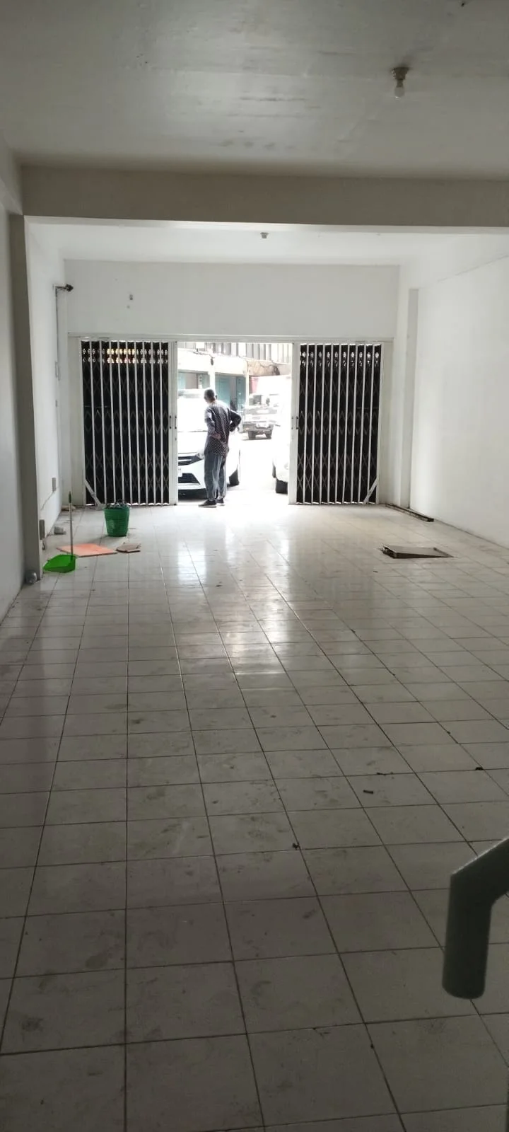 Dijual/disewakan Ruko Tiga Lantai Strategis di Wilayah Gembong Surabaya Timur - Image 1