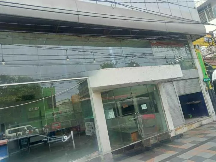 Disewakan Ex Showroom & Bengkel Lokasi Strategis Bubutan Surabaya Pusat