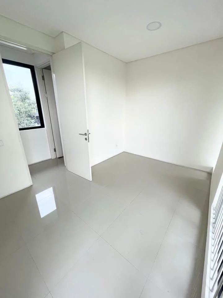 Dijual Rumah 2 Lantai Baru dan Bagus Northwest Hill Citraland Surabaya Barat - Thumbnail 2
