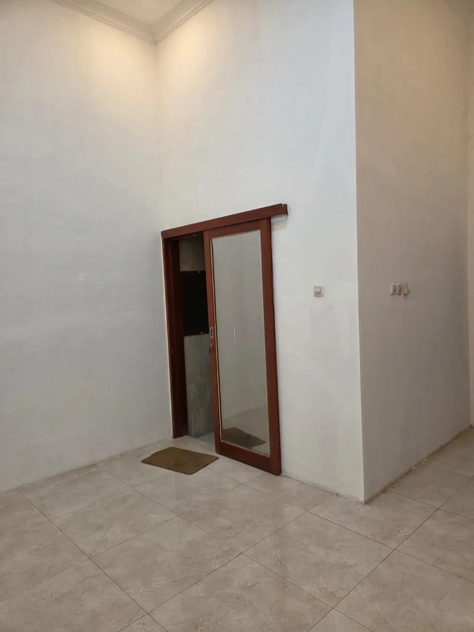 Disewakan Rumah Nyaman Strategis di Krembangan Barat Surabaya Utara - Thumbnail 8