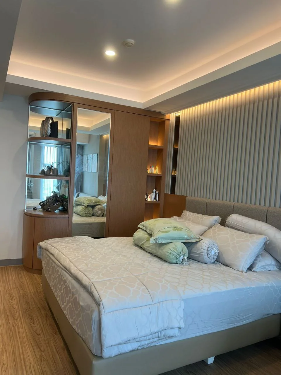 Disewakan Apartemen Mewah Full Furnished di Benson Surabaya Barat - Thumbnail 4