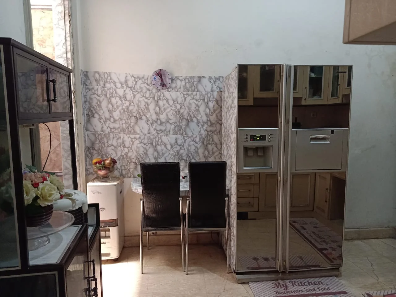 Dijual Rumah Classic Full Furnished Premium di kawasan Gayungsari Timur - Thumbnail 2