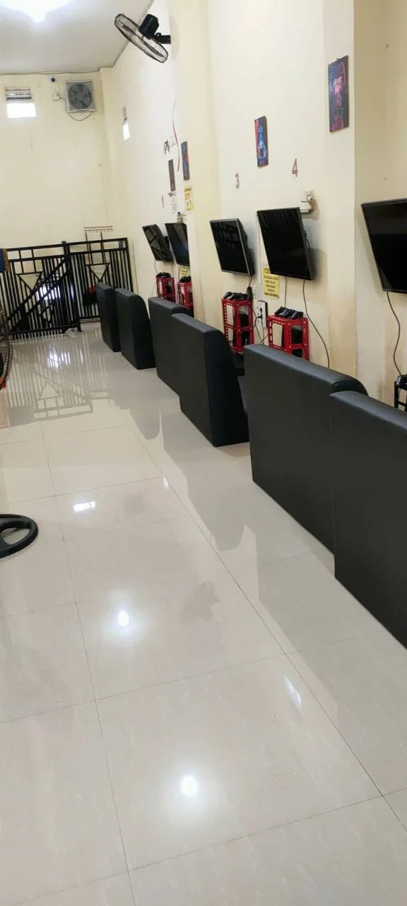 Dijual Ruko 2 Lantai Strategis di Jalan Kedung Cowek Surabaya Utara - Thumbnail 4
