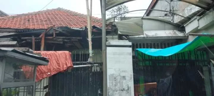 Disewakan Rumah Strategis di Jalan Raya Bogen Surabaya Utara - Image 1