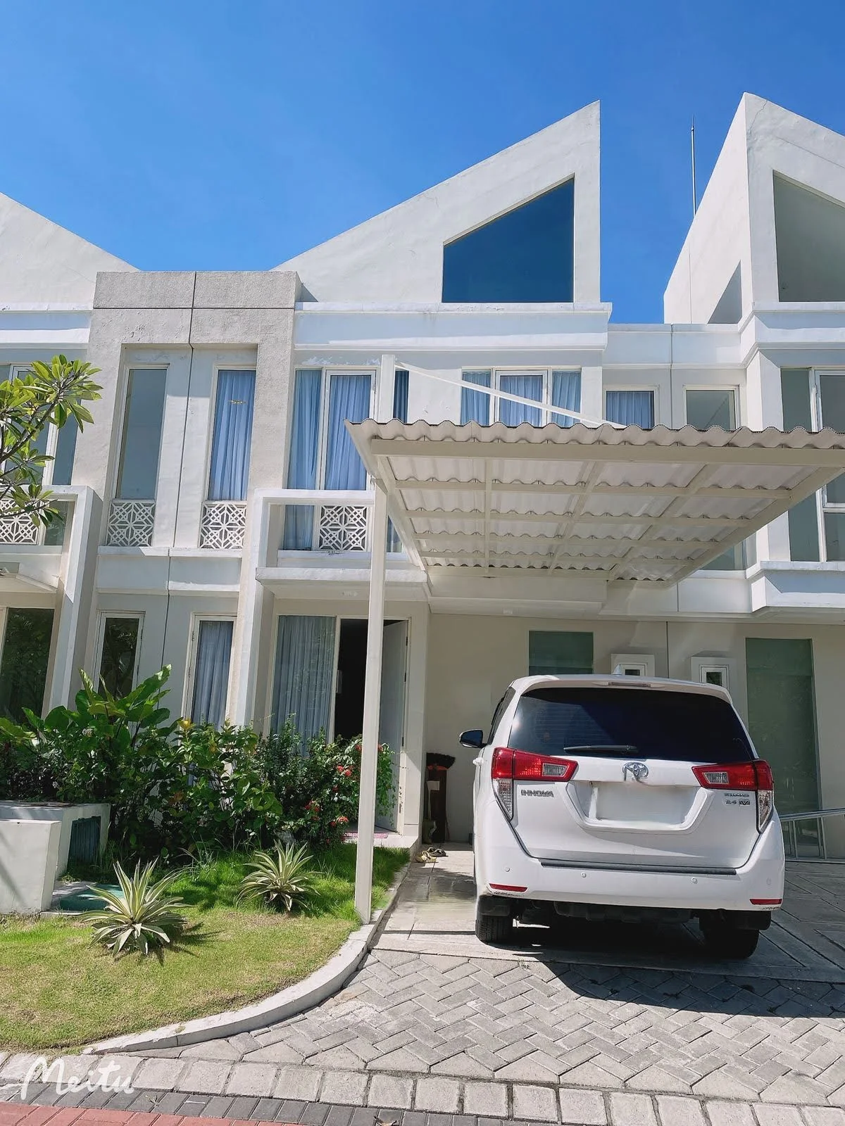 Dijual murah rumah siap huni di kawasan elite Grand Pakuwon, Surabaya Barat