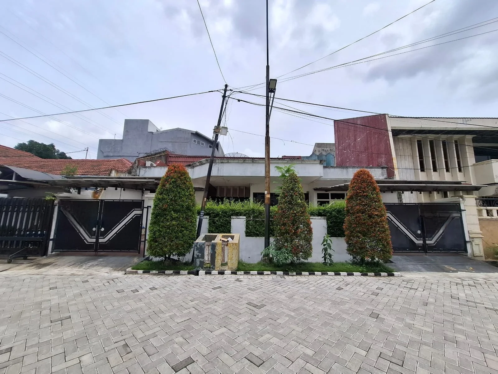 Dijual Rumah Kawasan Elit di Kertajaya Indah Surabaya Timur