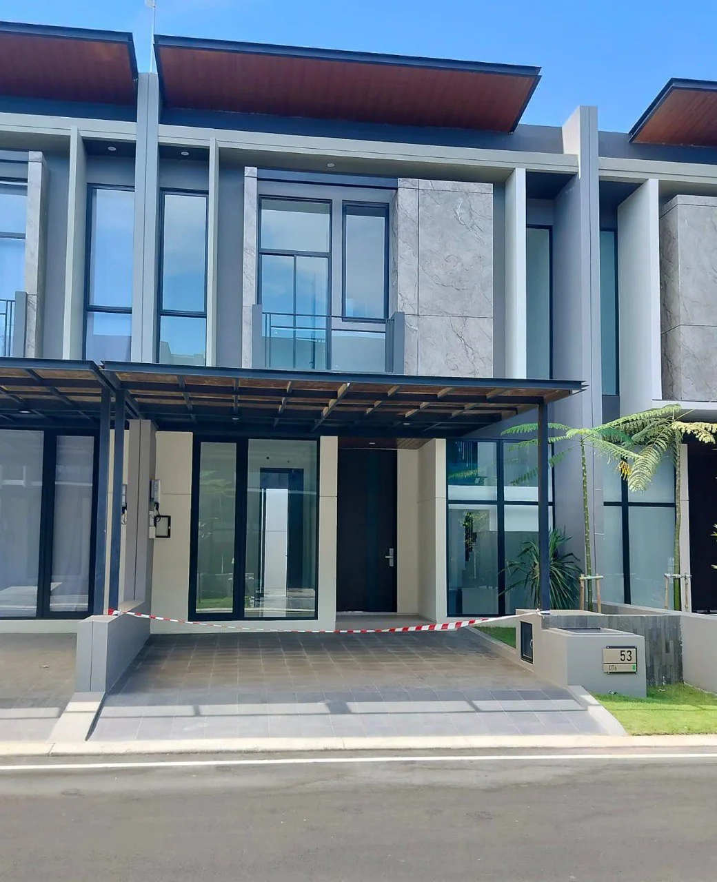 *Disewakan Rumah baru gress di District Nine Citraland Surabaya Barat*