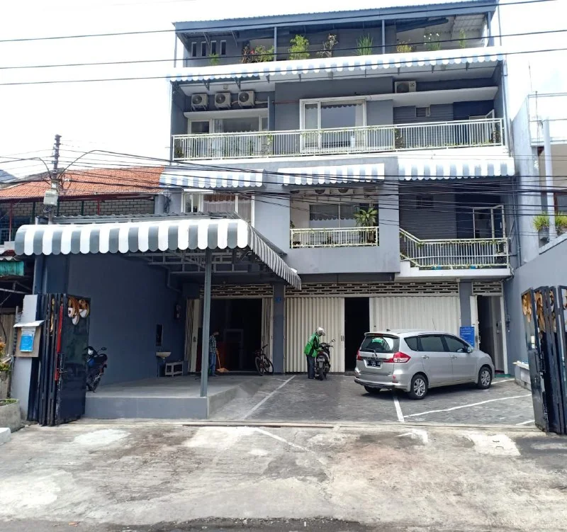Dijual cepat 3 Ruko 4 lantai Tengah Kota, jalan kembar, Full bisnis dan Penghuni Tembok Dukuh Surabaya Pusat