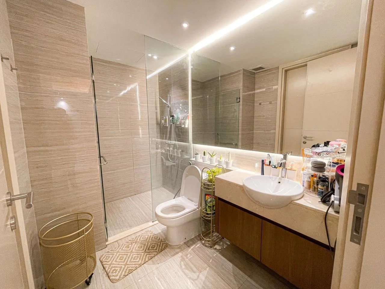 Dijual Apartemen Mewah Full Furnished di La Riz Mansion Pakuwon Supermall Surabaya Barat - Thumbnail 8