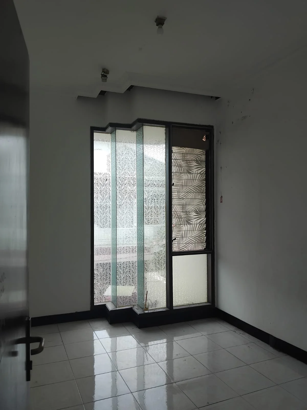 Disewakan Rumah Strategis 2 Lantai Siap Huni di Taman Pondok Indah Surabaya Barat - Thumbnail 3