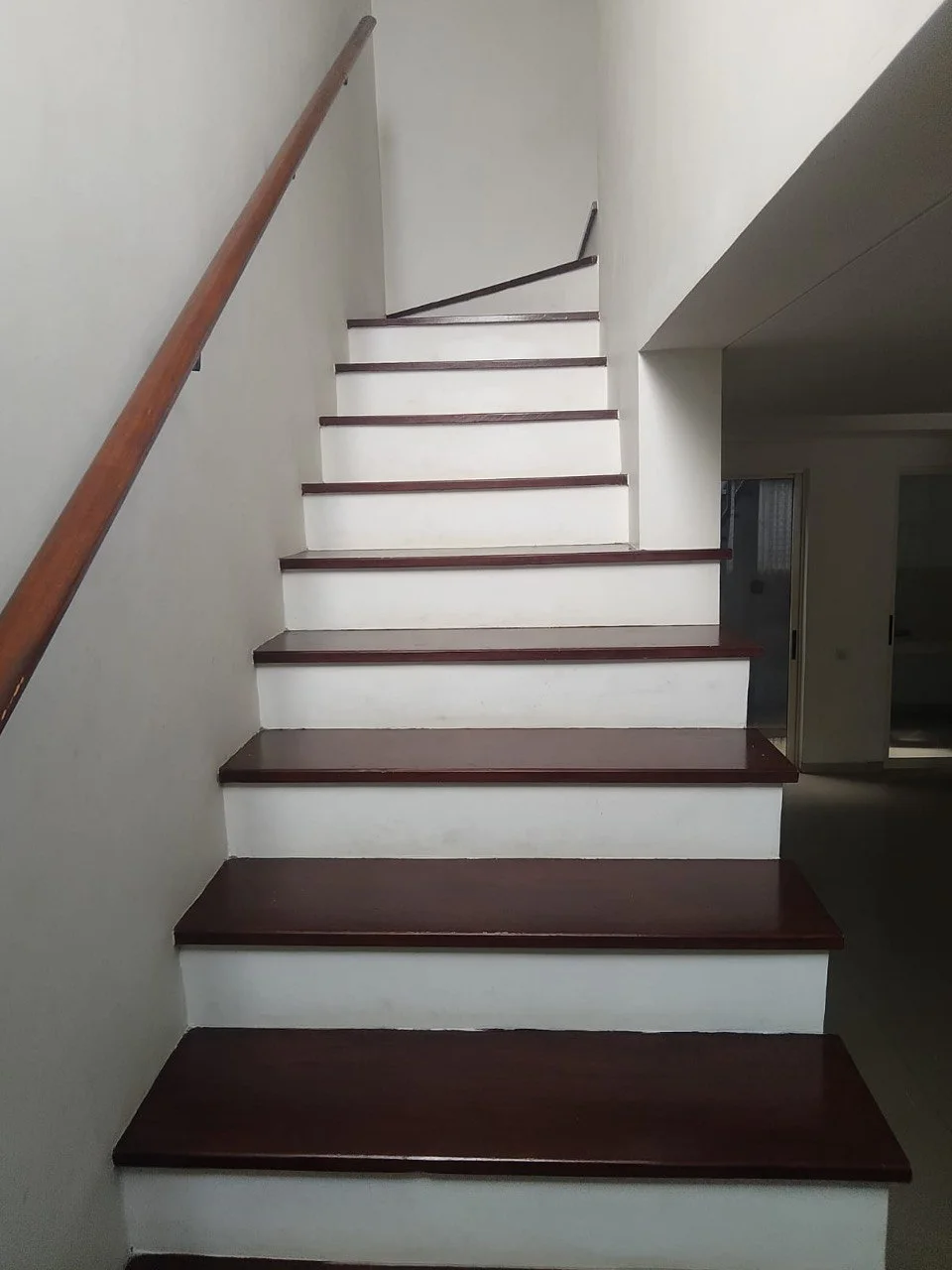 Disewakan Rumah Strategis 2 Lantai Siap Huni di Graha Natura Edenia Surabaya Barat - Thumbnail 6