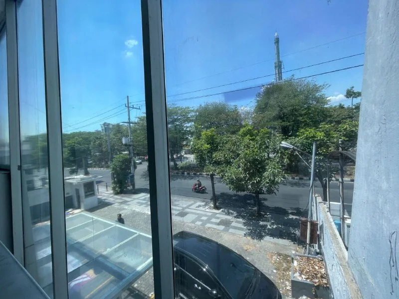 Disewakan Gedung Showroom Lokasi Usaha Premium di HR Muhammad Surabaya Barat - Thumbnail 4
