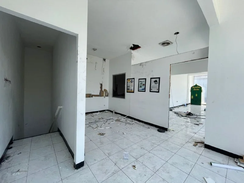 Disewakan Gedung Showroom Lokasi Usaha Premium di HR Muhammad Surabaya Barat - Thumbnail 7