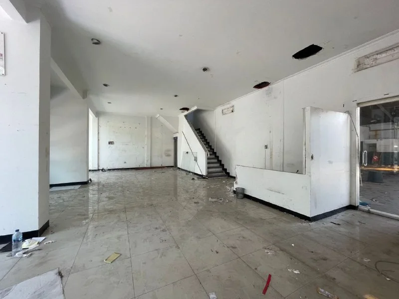Disewakan Gedung Ex Showroom Strategis di HR Muhammad Surabaya Barat - Thumbnail 6