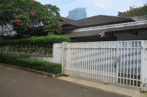 Dijual Rumah Siap Huni di Raya Mandala Menteng Jakarta Selatan