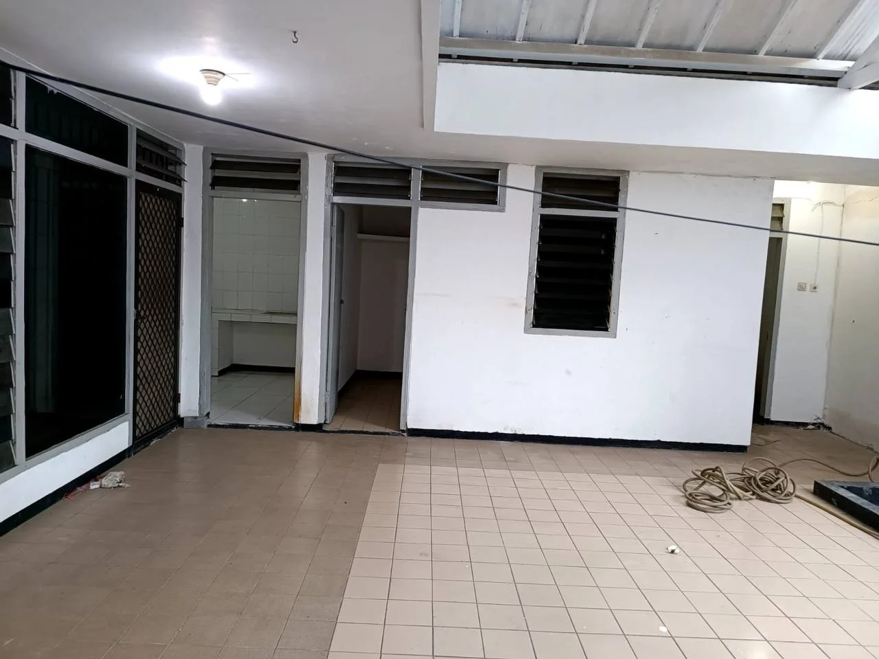 Dijual Rumah Siap Pakai di Jalan Babatan Pantai Utara Surabaya Timur - Thumbnail 5