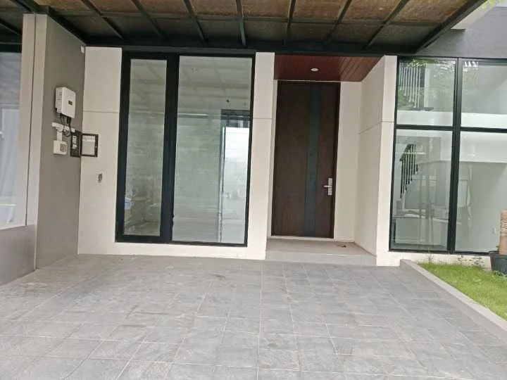 Disewakan Yang lagi Hot Unit District Nine Rumah baru gress Citraland Surabaya Barat