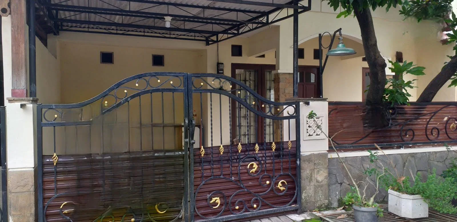 DIJUAL MURAH! Rumah Nyaman di Babatan Pratama – Surabaya Barat