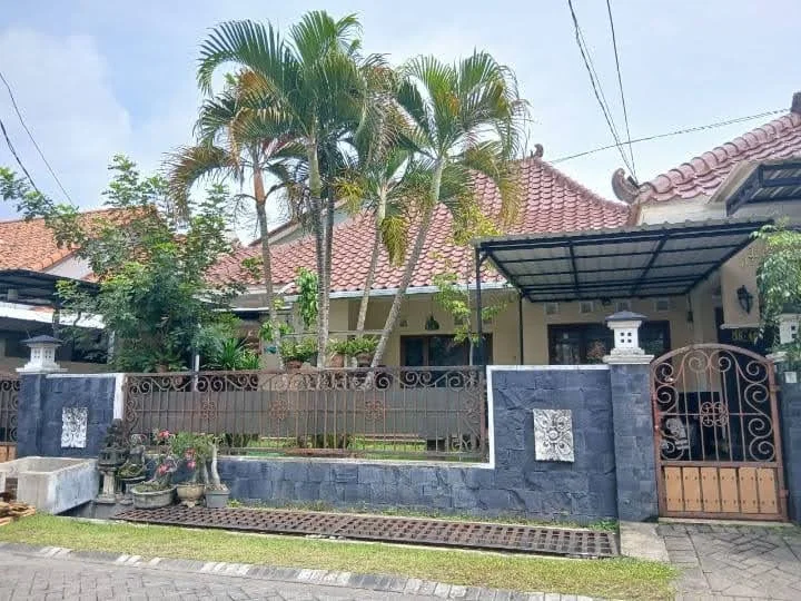 DIJUAL MURAH! Rumah 2 Kavling Siap Huni di Babatan Pratama Wiyung – Surabaya Barat