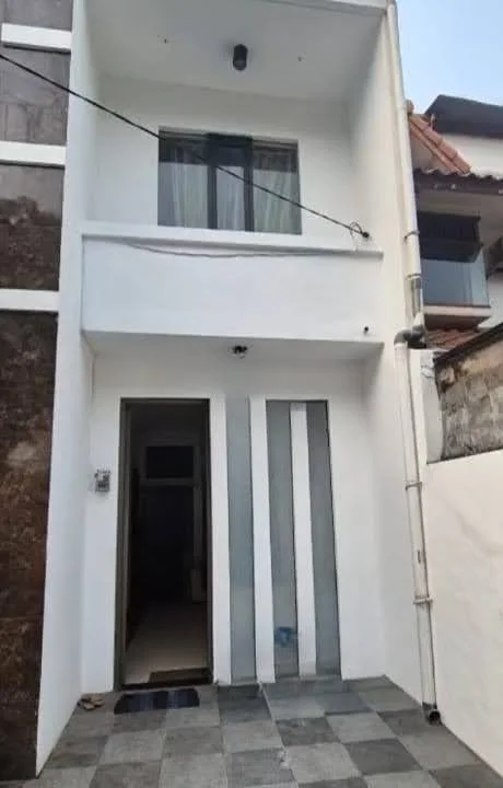 DIJUAL MURAH! Rumah 3 Lantai Siap Huni di Babatan Pratama – Surabaya Barat