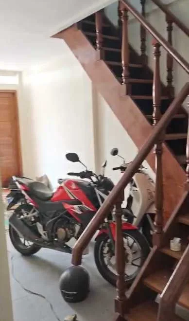 Disewakan Rumah 2 Lantai Luas Siap Huni di Ngagel Jaya Tengah Surabaya Timur - Thumbnail 2