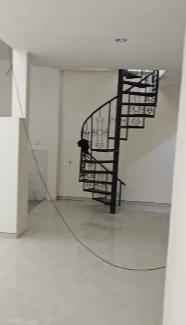 Disewakan Rumah 2 Lantai Luas Siap Huni di Ngagel Jaya Tengah Surabaya Timur - Thumbnail 3