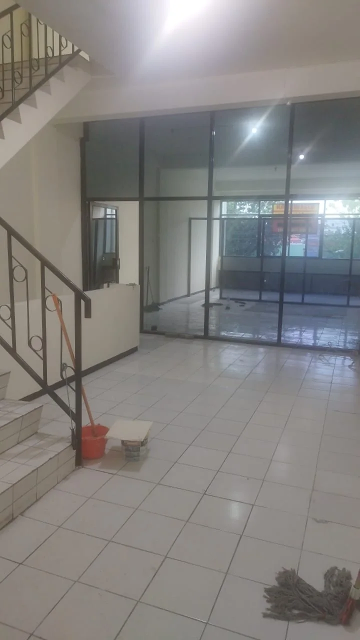 Disewakan Ruko 3 Lantai Strategis di Ngagel Jaya Selatan Surabaya Timur - Image 1