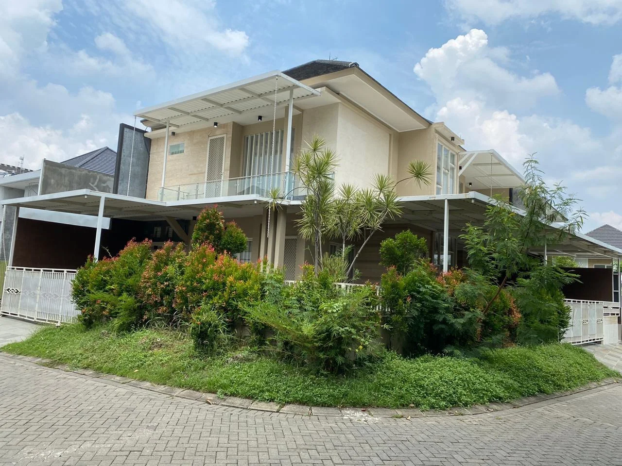 Dijual Rumah Mewah Hook Citraland Eastwood Surabaya Barat - Thumbnail 2