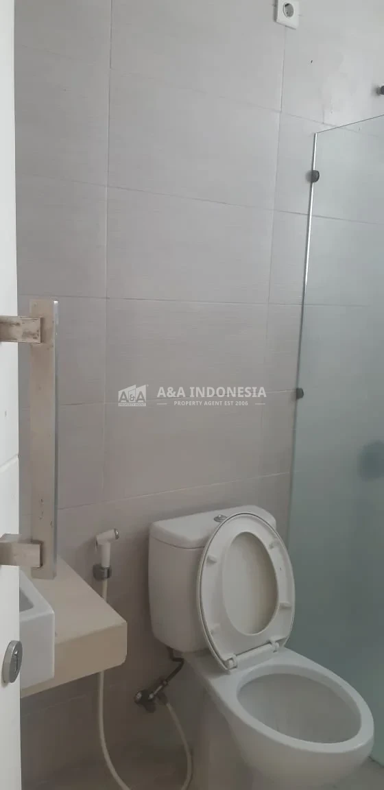 Disewakan Rumah Strategis 2 Lantai Full Furnished Pelican Hill Citraland Surabaya Barat - Thumbnail 4